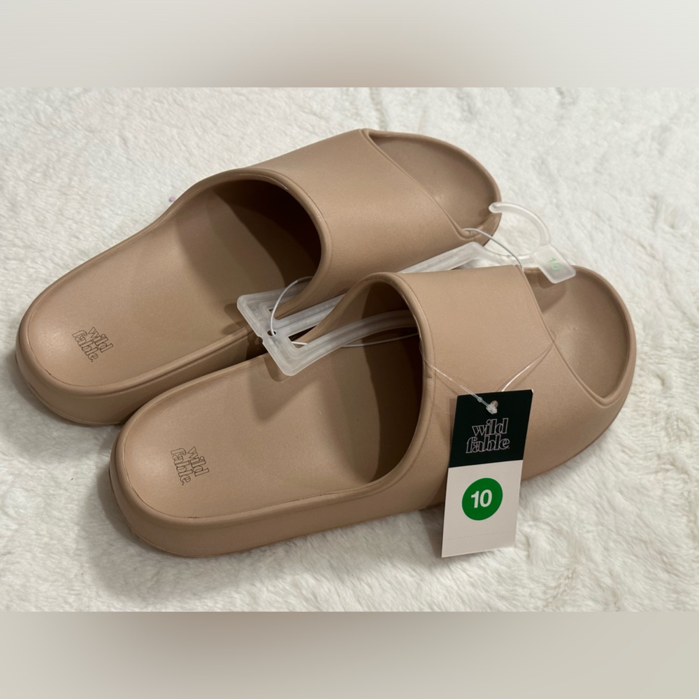 Wild Fable Beige Slide Sandals